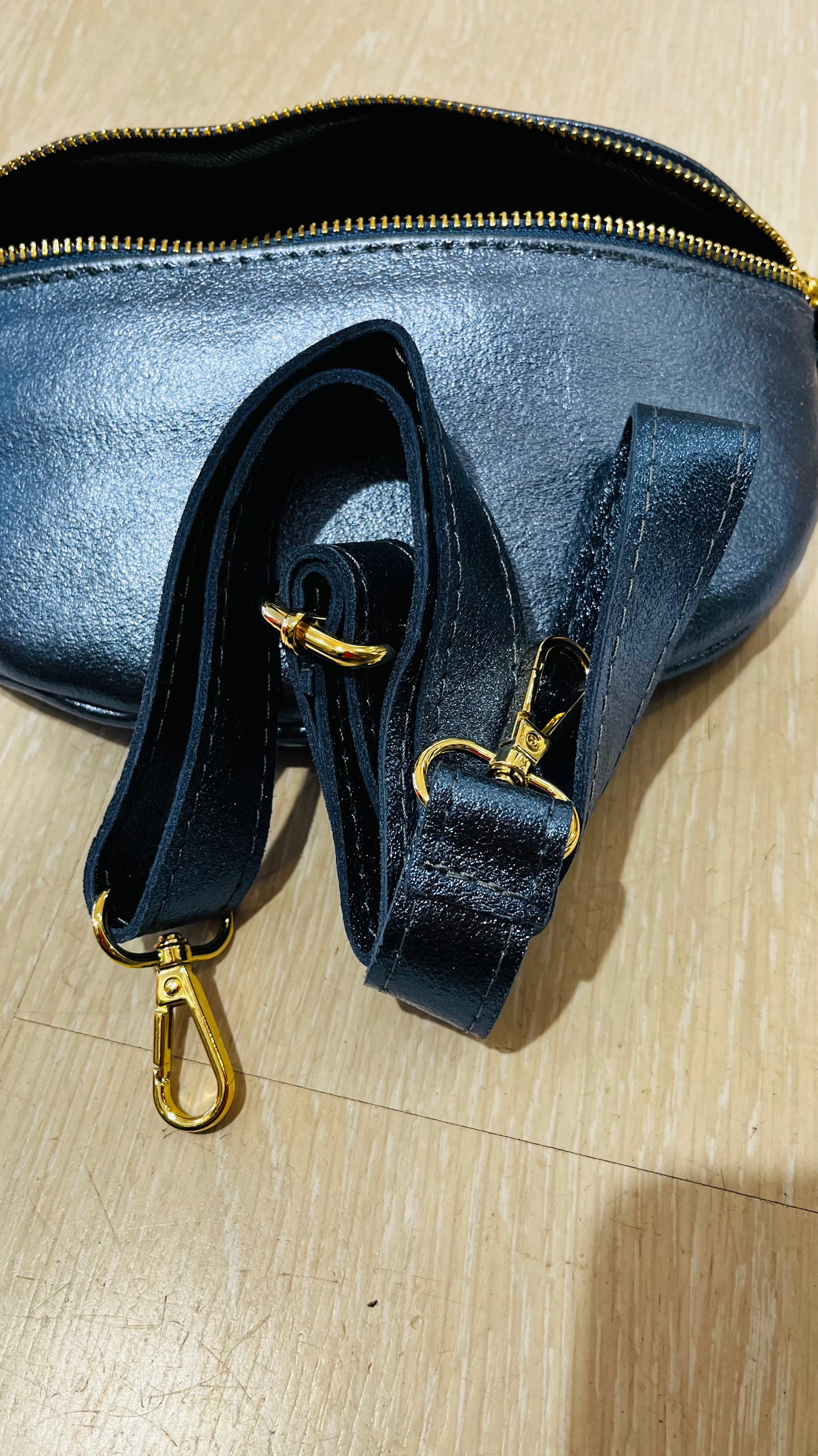 banane en cuir et sa sangle