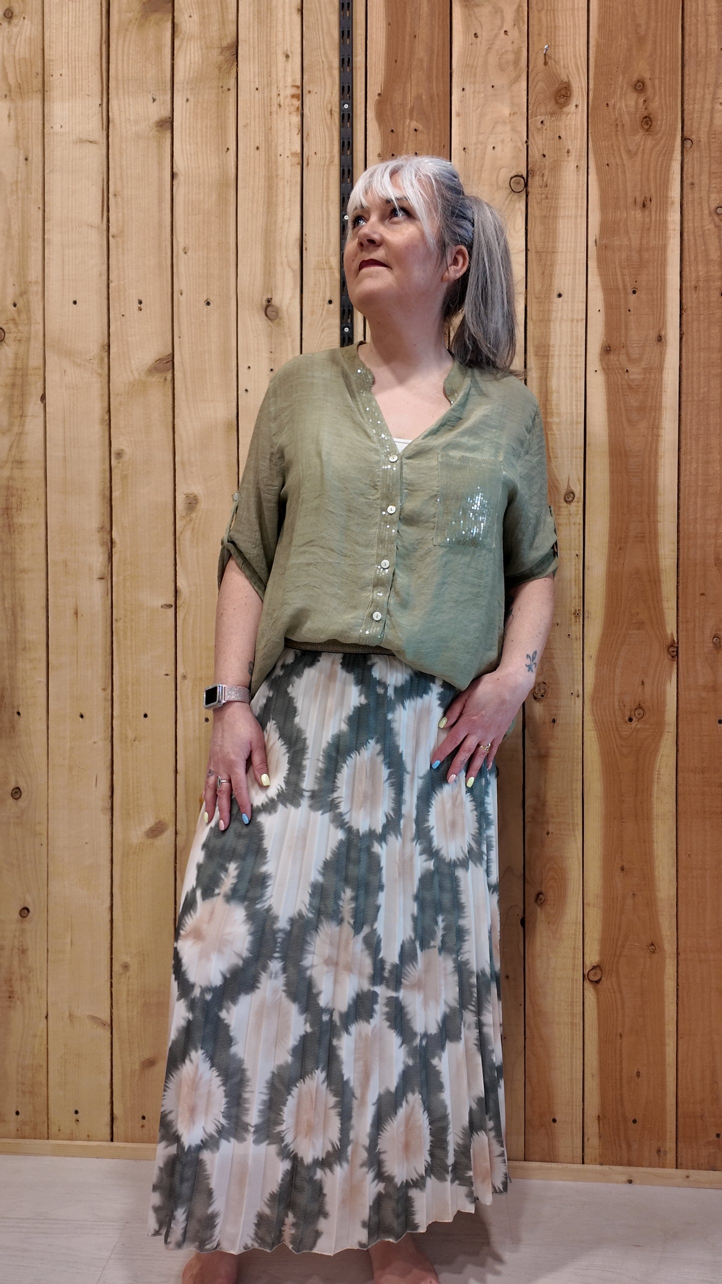 Jupe longue plissée tie and dye kaki et beige style bohème femme