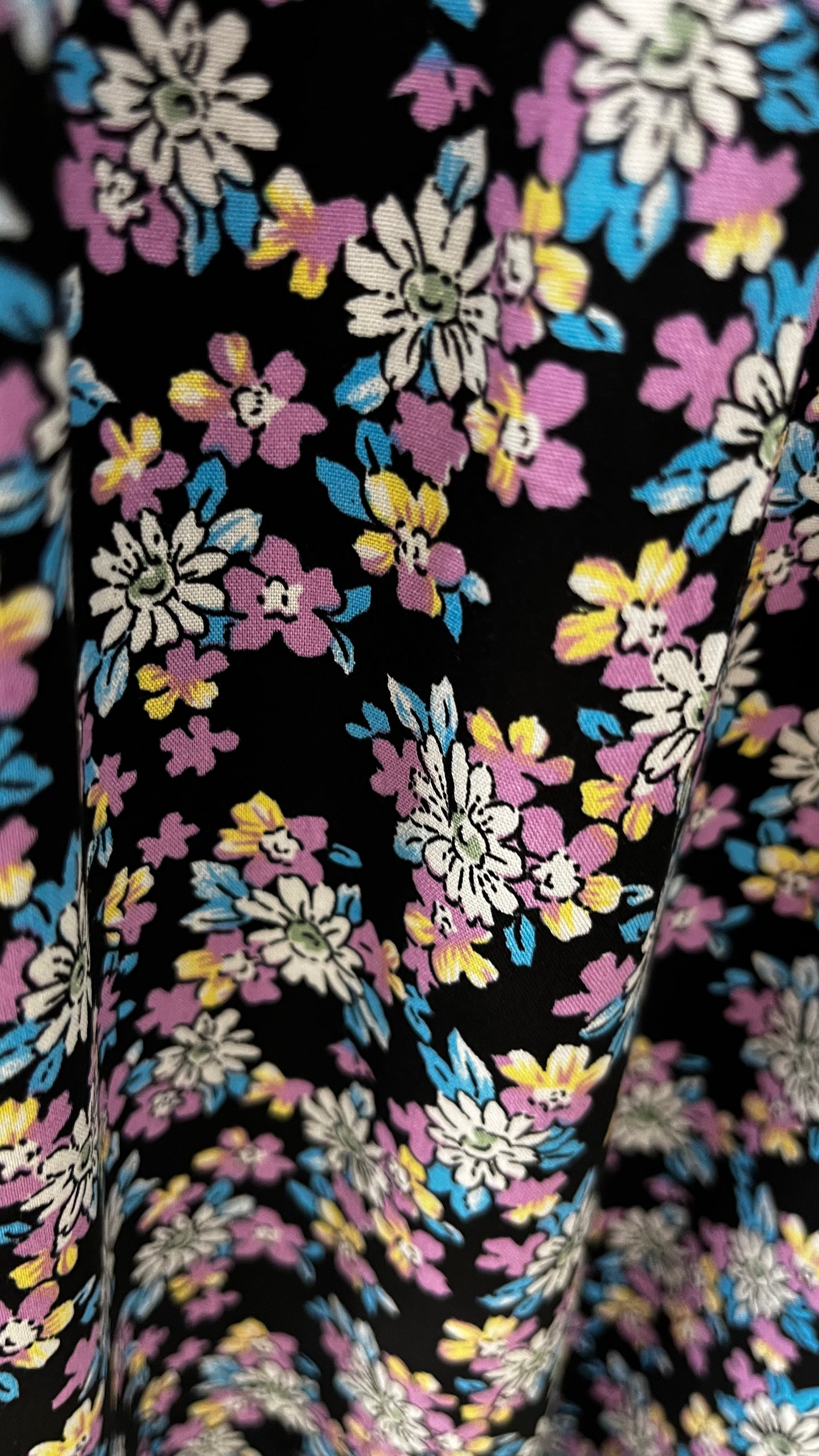 tissu fleurs violettes