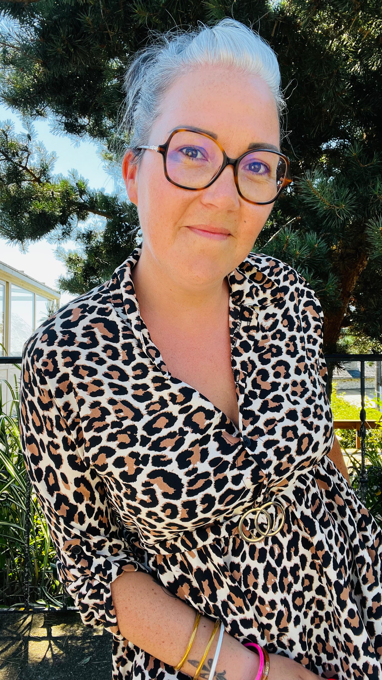 détails robe léopard