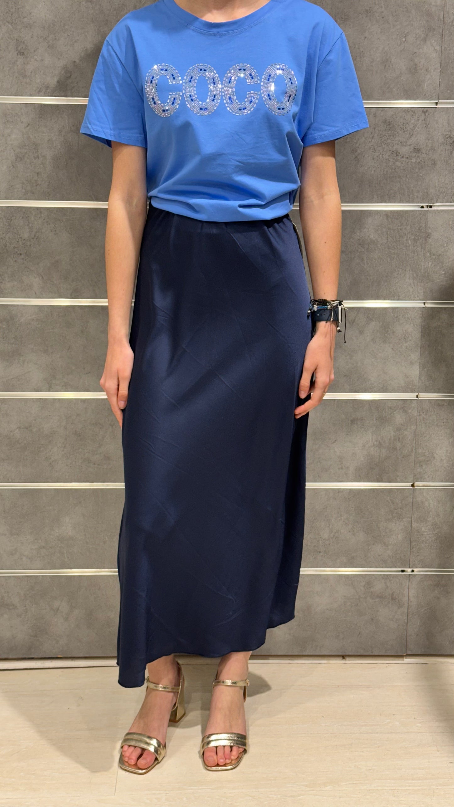 jupe bleue marine à la cheville