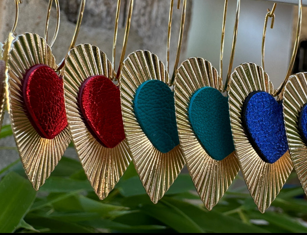 boules d'oreilles de créateur cuir