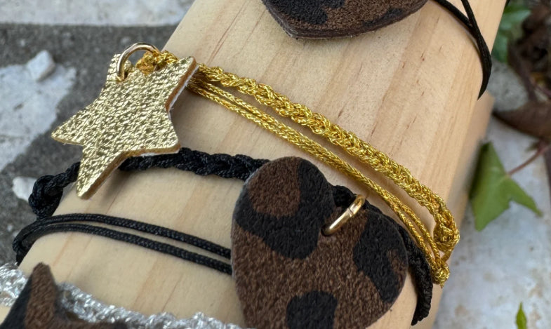 Bijoux en cuir forme coeur ou étoile avec cuir paillettes