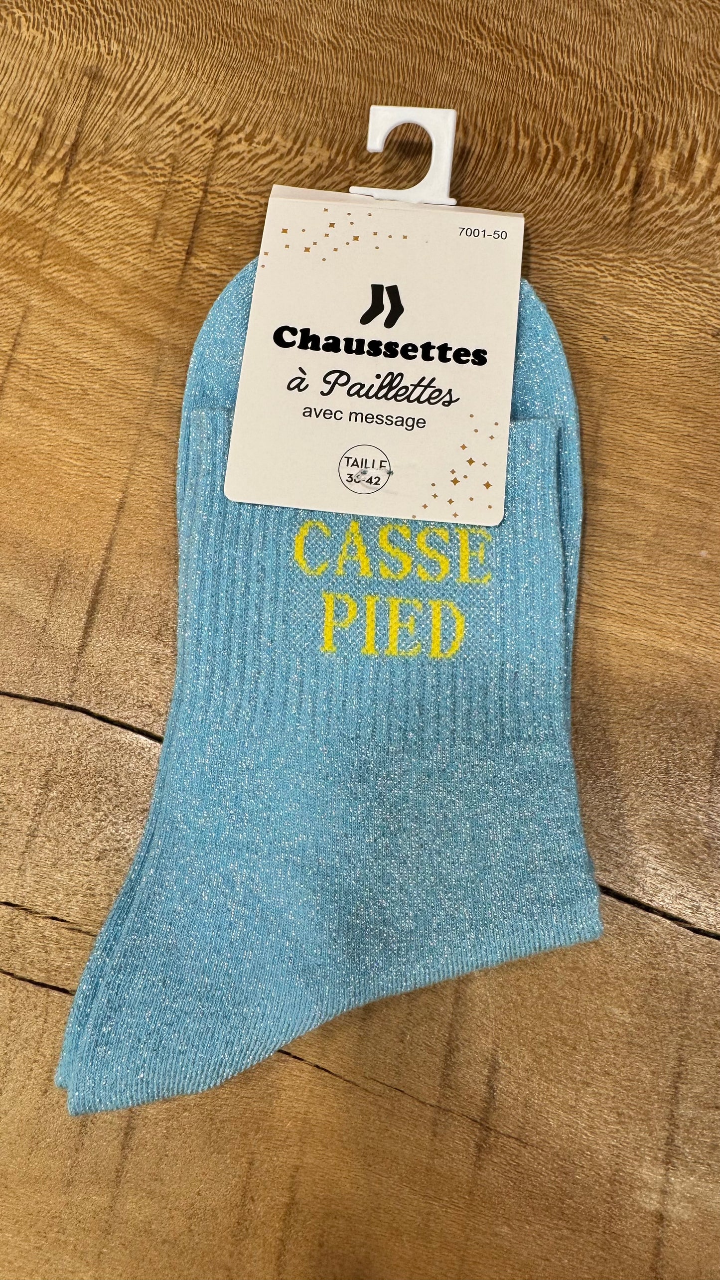 Chaussettes brillantes femme avec texte humoristique CASSE PIED, modèle confortable.