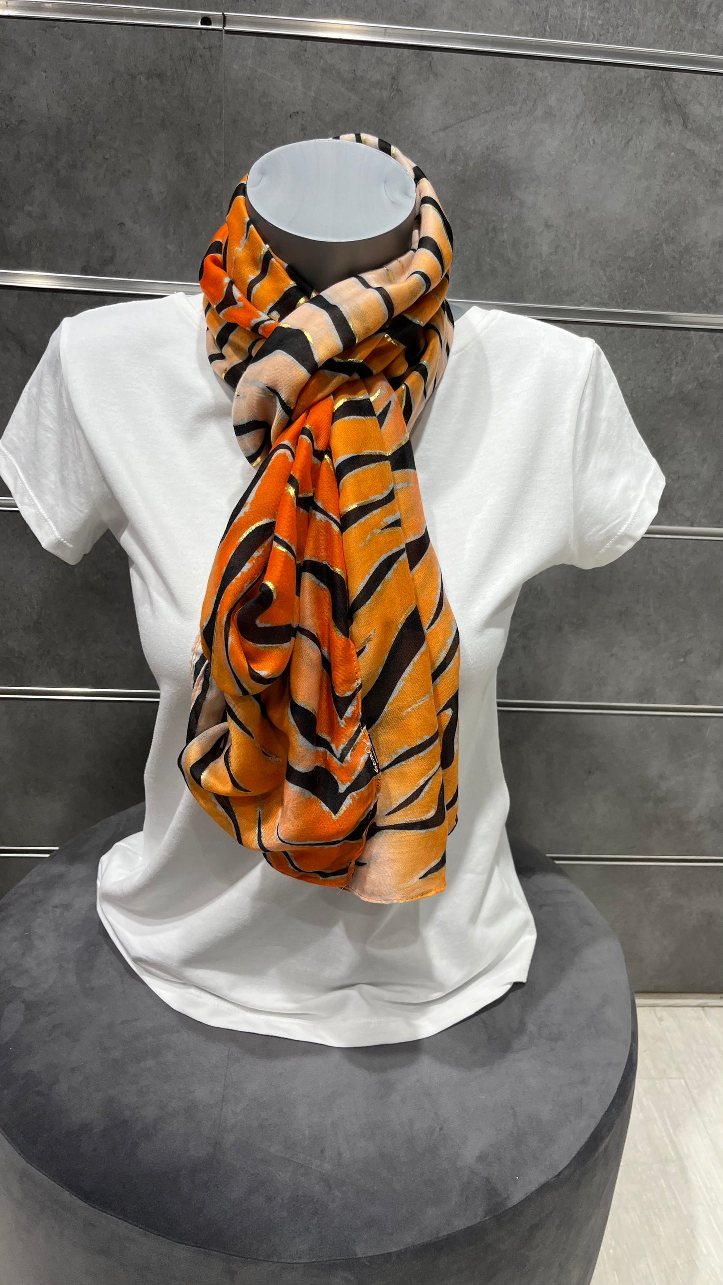 écharpe tigre , foulard sauvage orange et noir