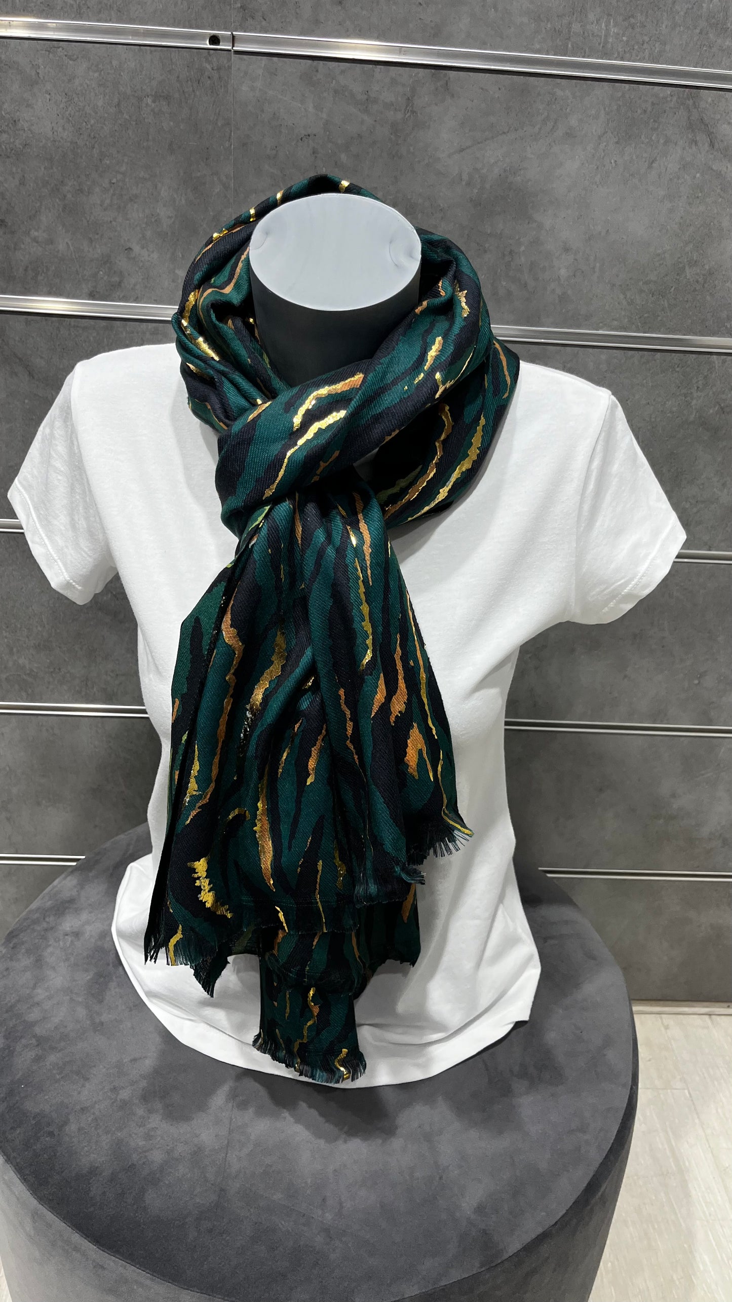 écharpe verte doré
