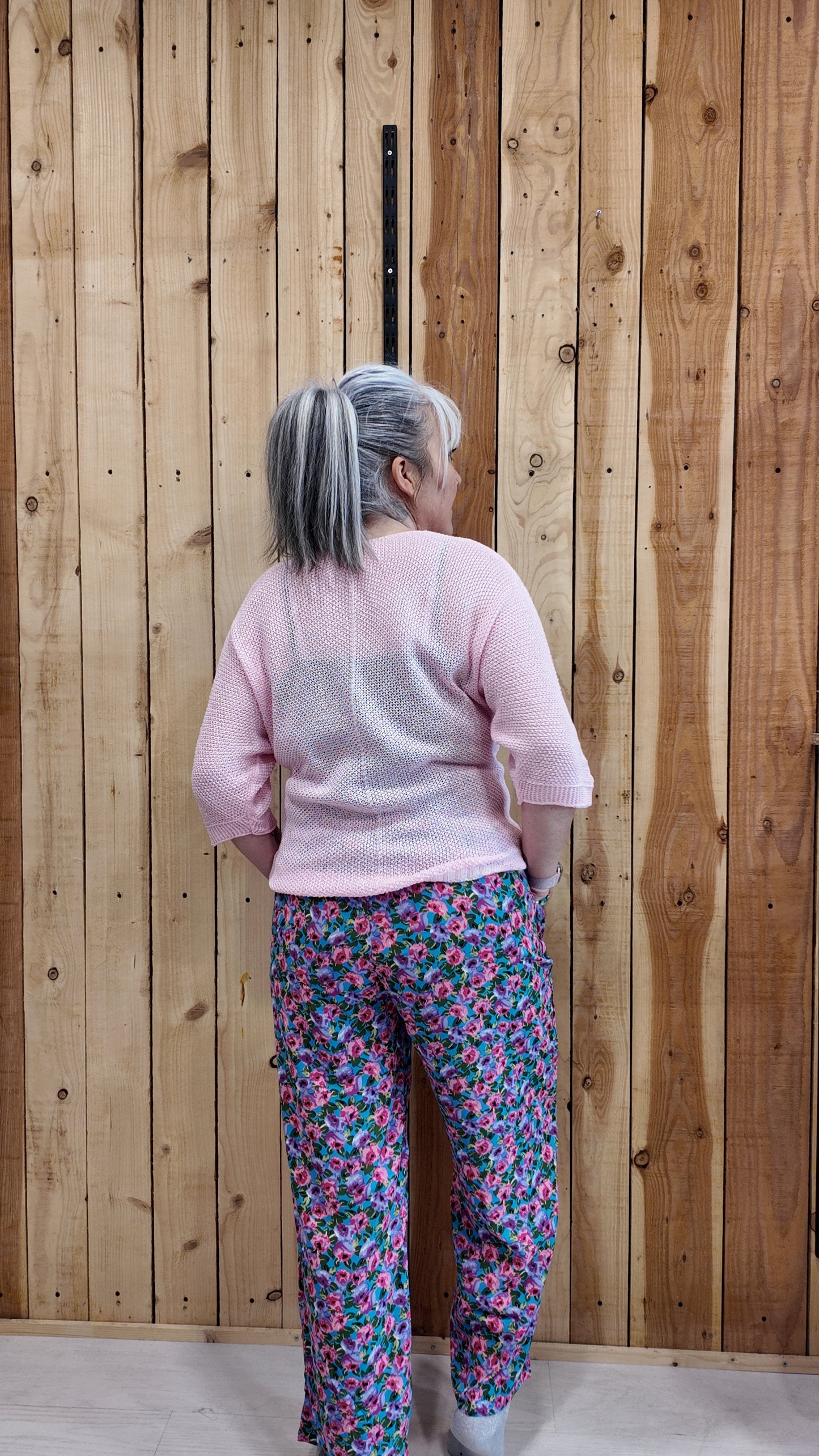 Pantalon fluide femme imprimé fleurs vue arrière coupe ample légère