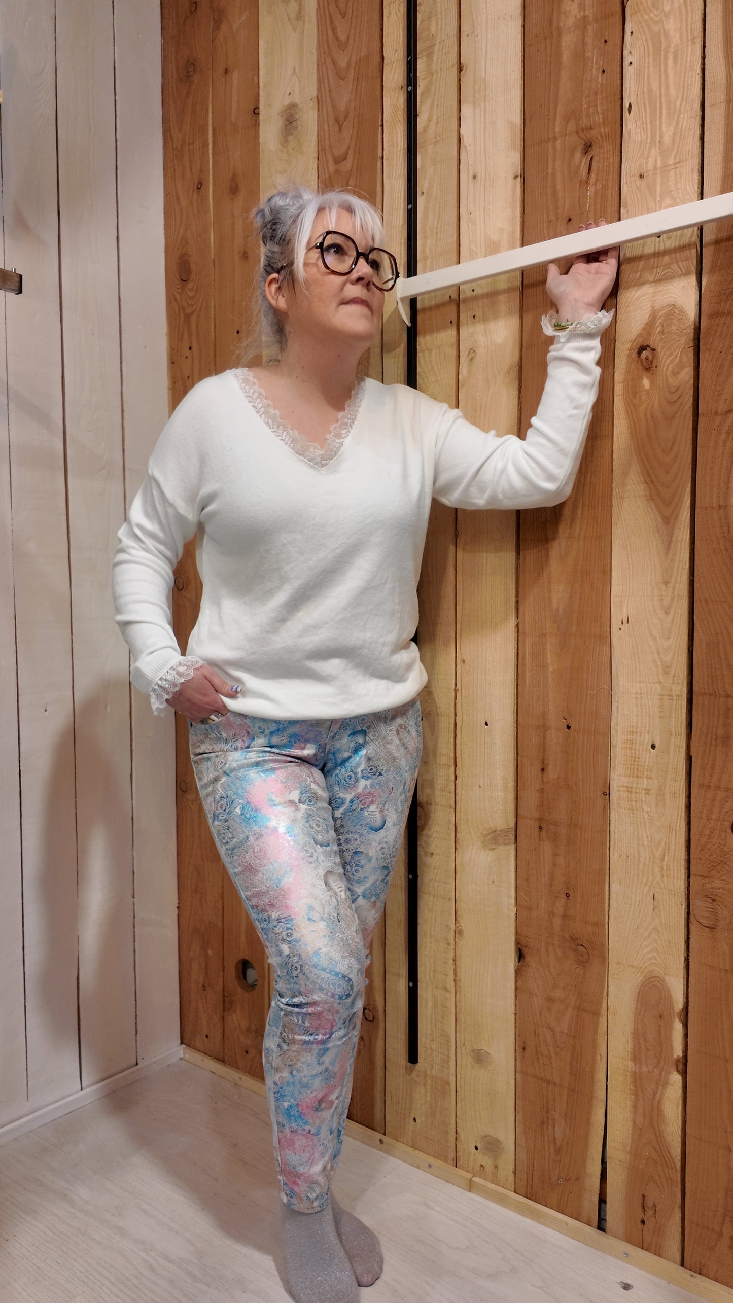 haut blanc féminin avec dentelle