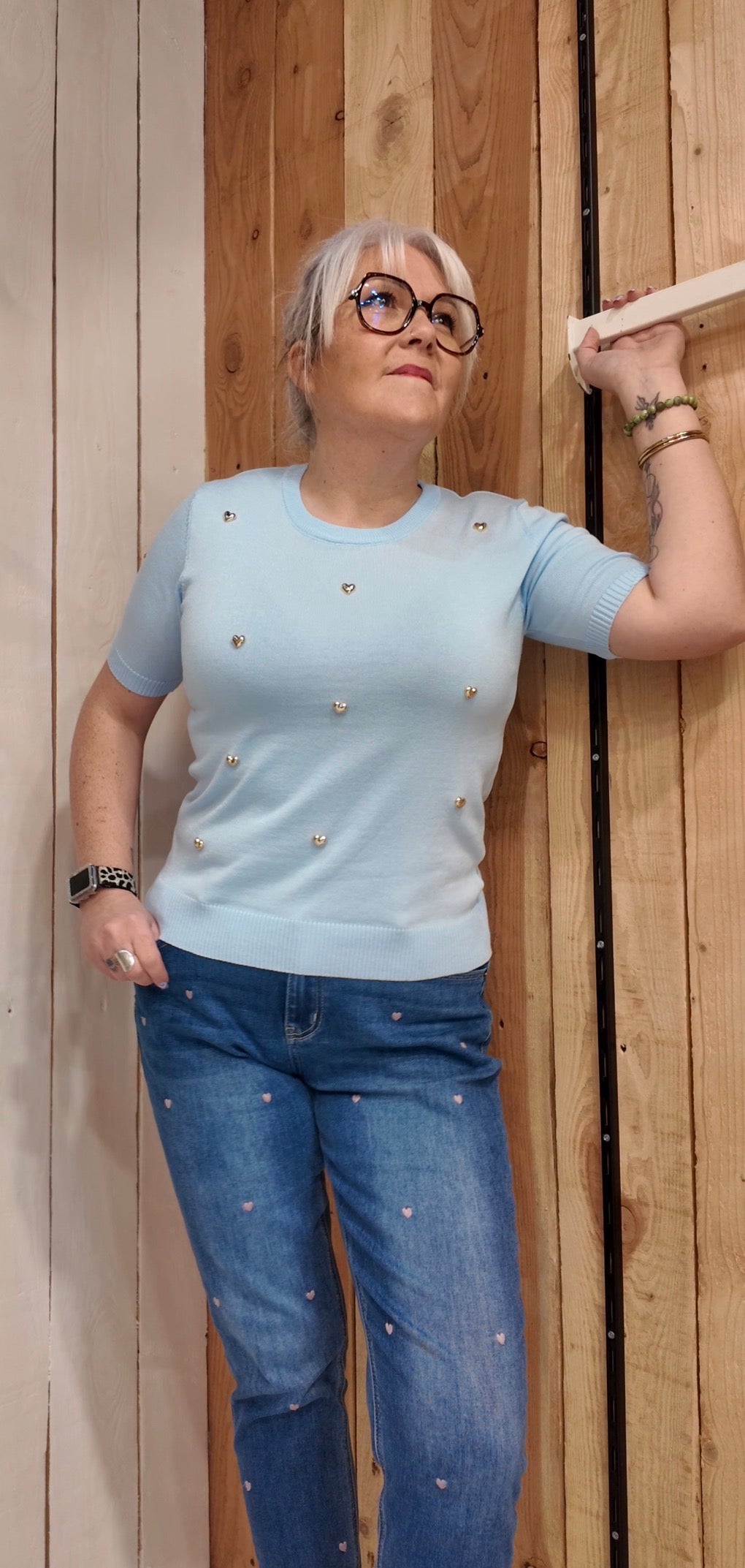 pull avec coeurs en relief tendance 2026 femme idéal avec jeans