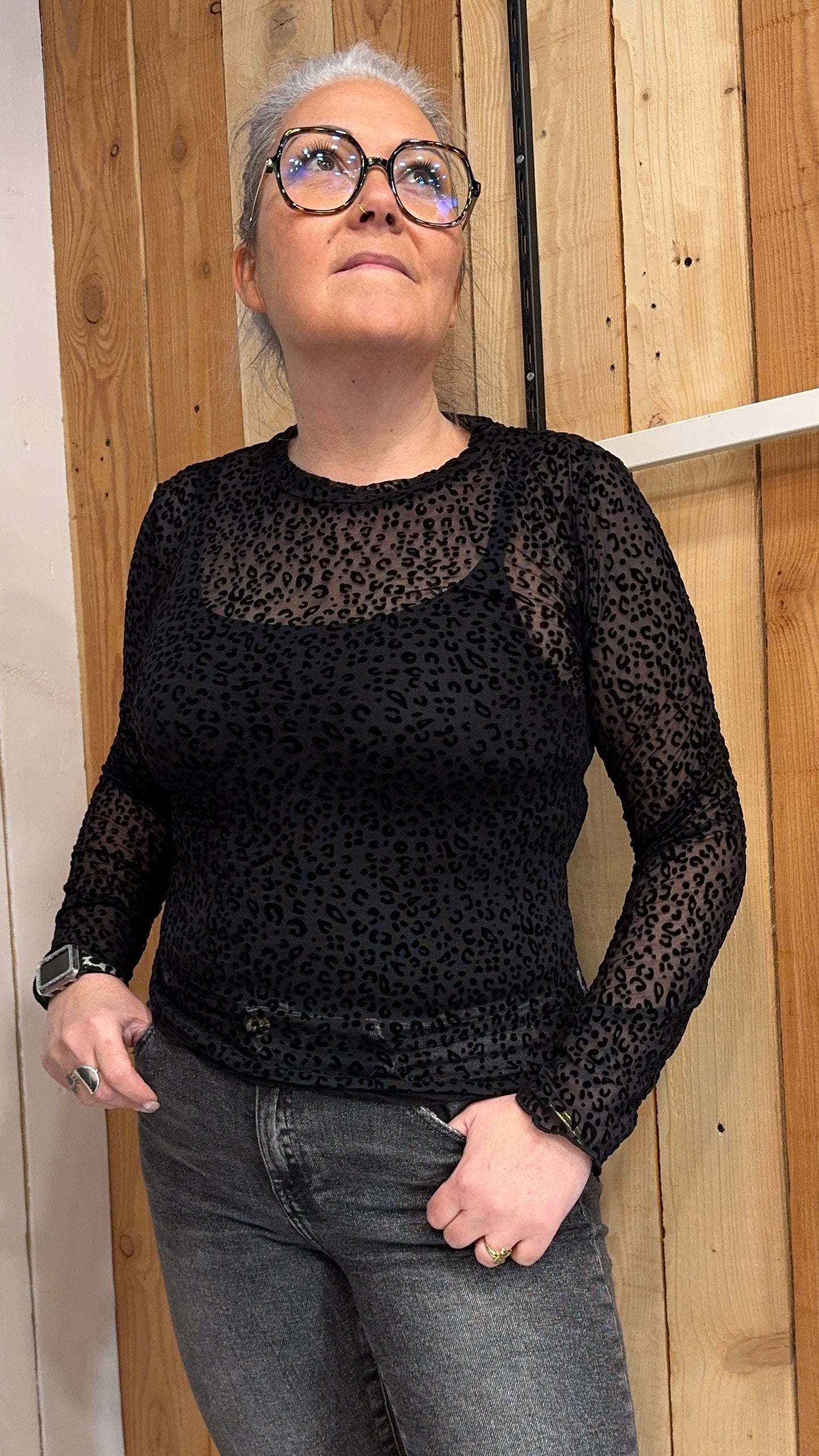 “haut léopard à porter sous veste