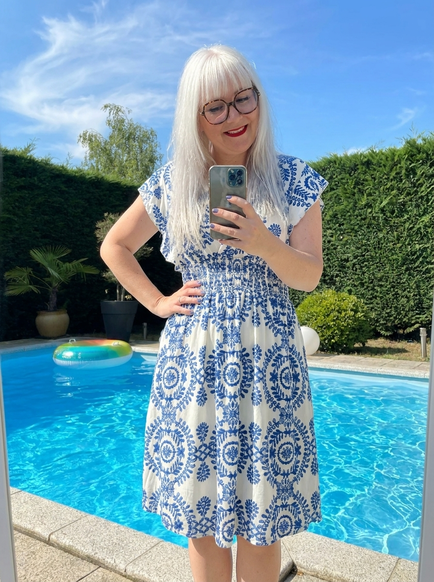 robe courte femme, robe magique femme, robe bleu et blanc, robe imprimée femme, robe été femme, robe bohème chic, robe taille unique, robe confortable femme, robe fluide femme, robe vacances femme, robe élégante femme, boutique femme Tulle, Madame Rêve.