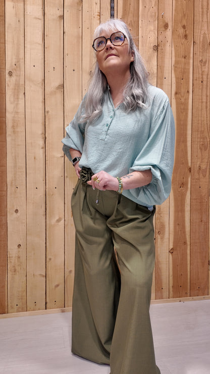 Blouse vert d’eau femme coupe ample manches élastiques tenue féminine moderne