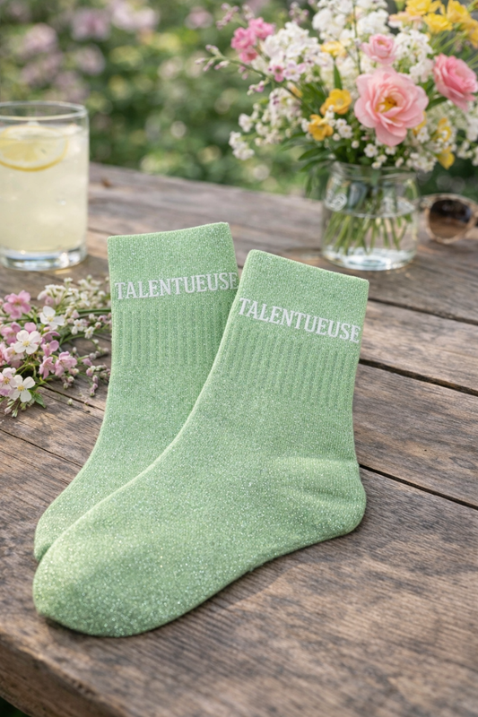 Chaussettes femme scintillantes avec inscription TALENTUEUSE, taille unique du 36 au 42, disponibles en plusieurs couleurs peps.
