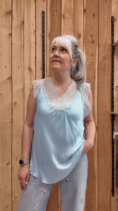 Débardeur bleu femme dentelle col V coupe fluide élégante