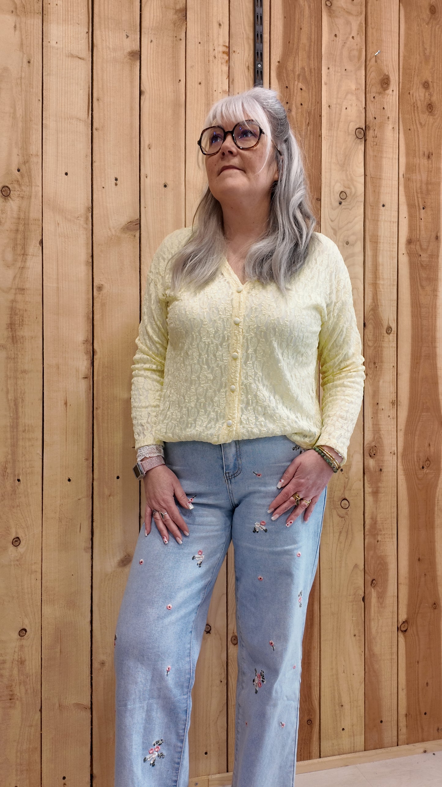 Gilet jaune pastel en dentelle femme, parfait pour tenue de cérémonie printemps été