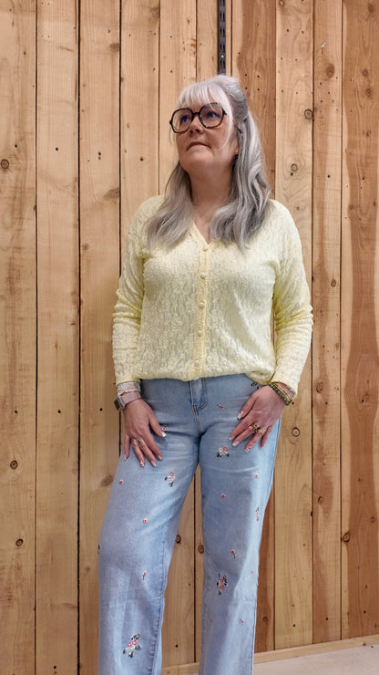 Gilet jaune pastel en dentelle femme, parfait pour tenue de cérémonie printemps été