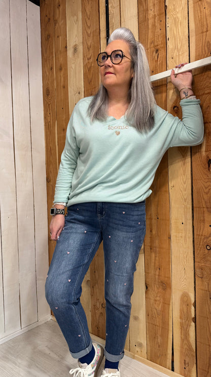 Jean cœur brodé femme confortable pour le printemps