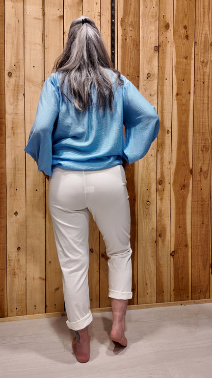 Blouse bleu femme vue dos coupe fluide élégante
