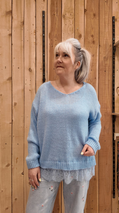 Pull oversize femme bleu avec dentelle bas look cosy chic