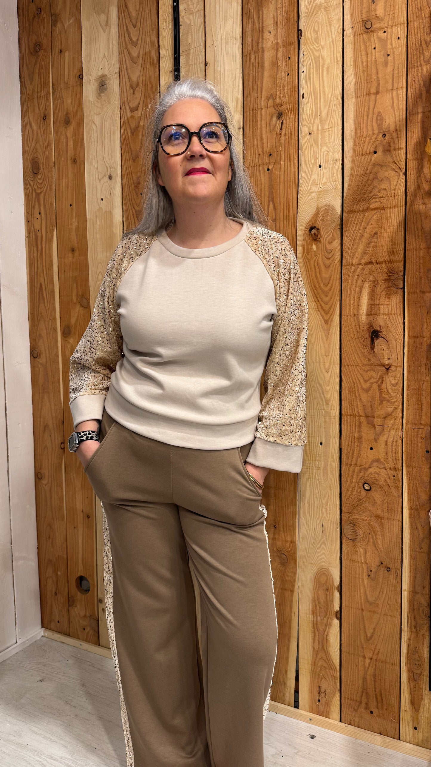 sweat à sequins doré 