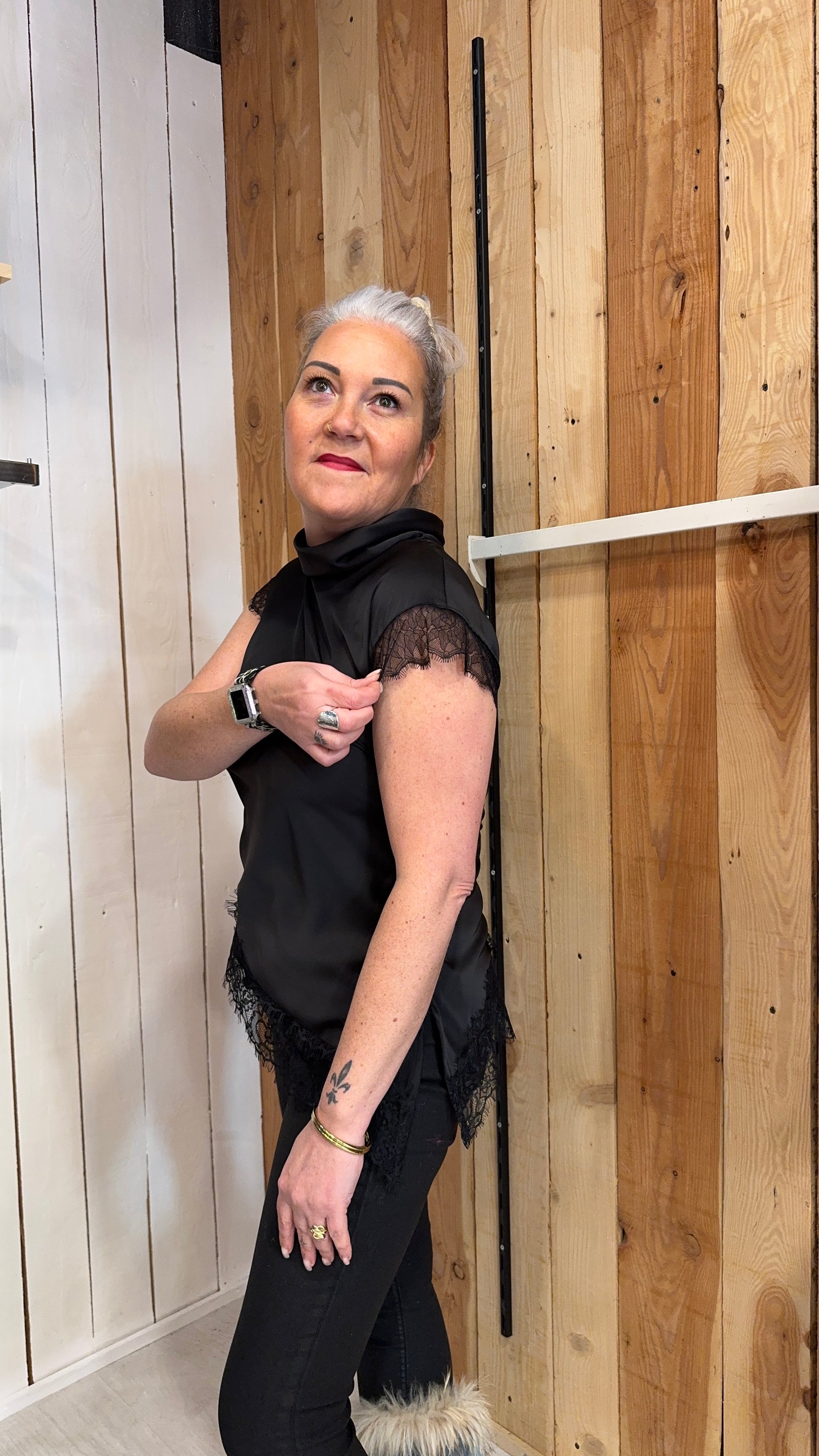 top noir col roulé femme chic