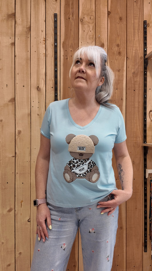 T-shirt femme bleu imprimé ours col V coupe confortable