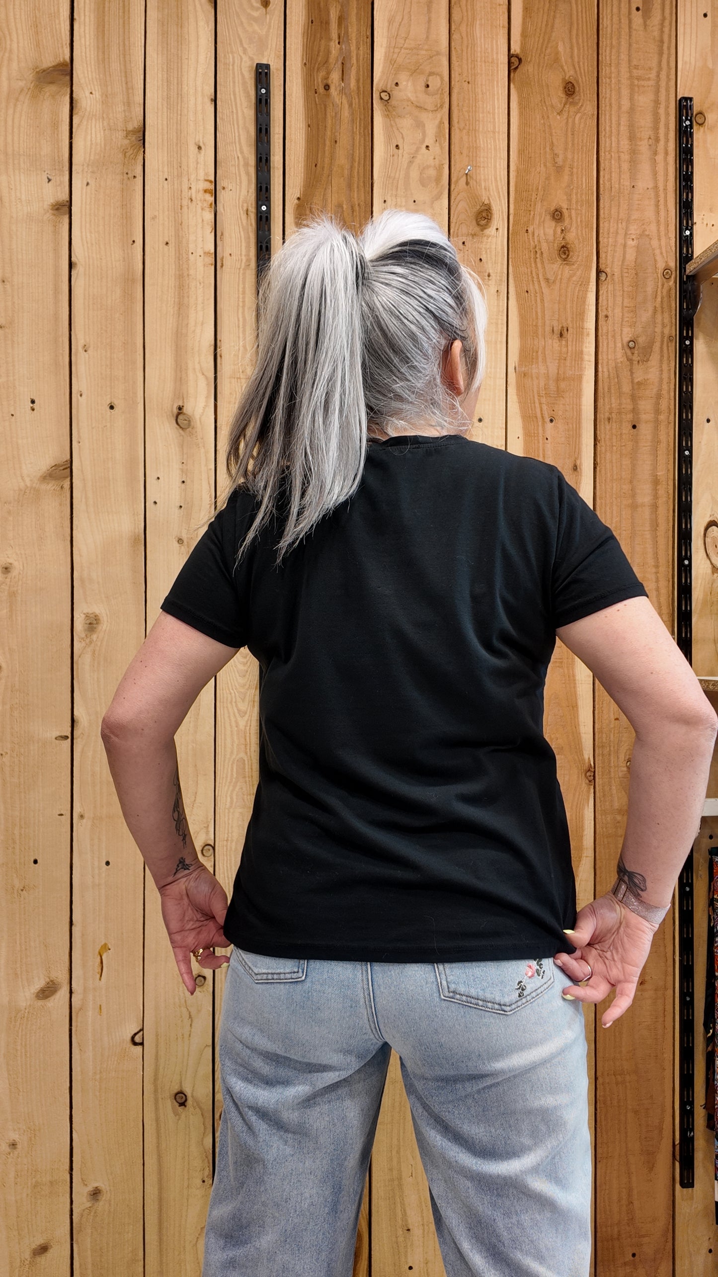 T-shirt femme noir dos coupe droite basique confortable