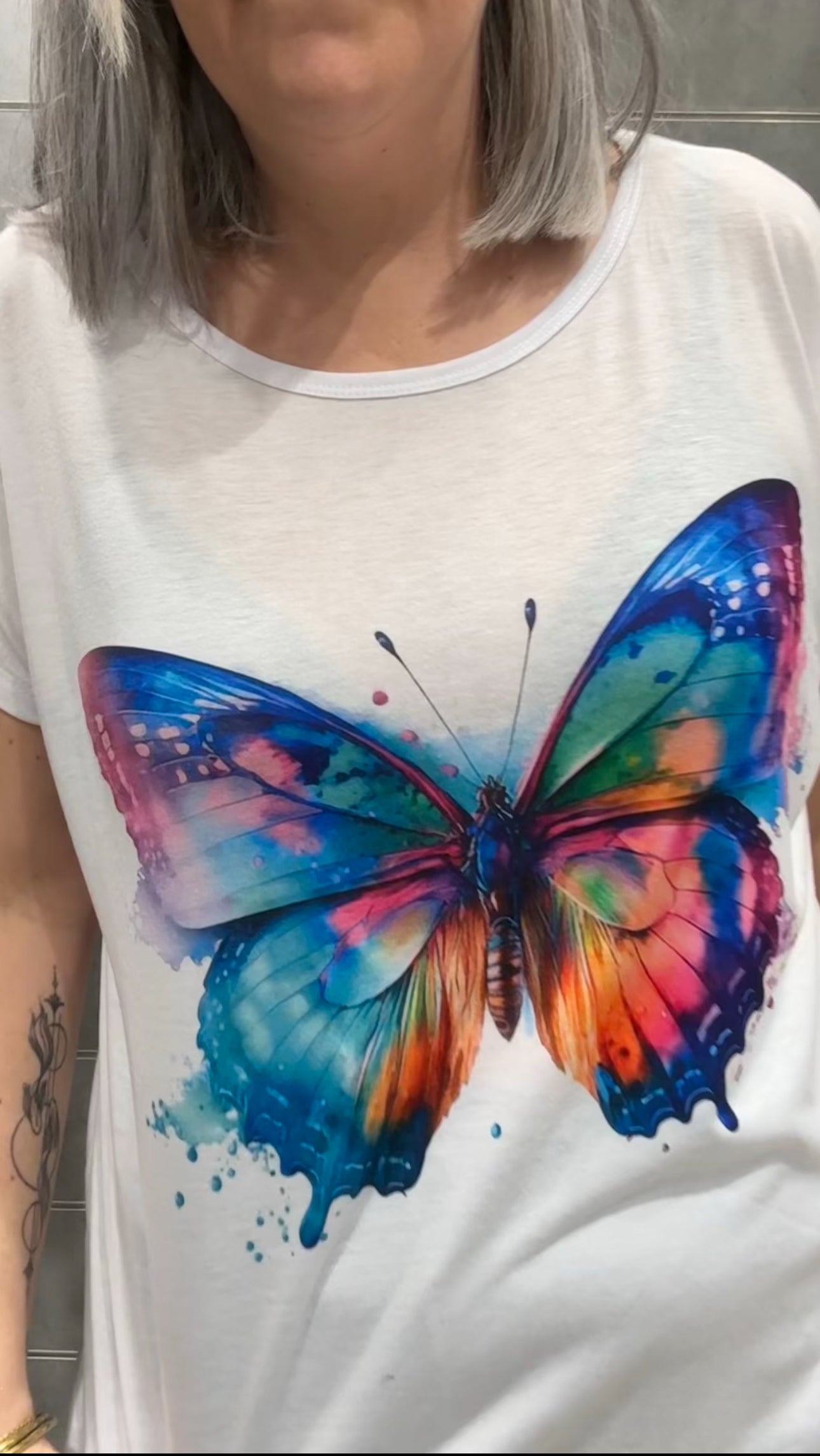 tee-shirt papillon colorés 
