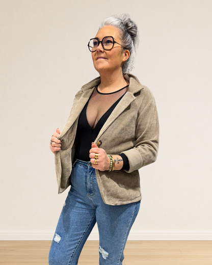 veste confortable à porter avec jean ou robe